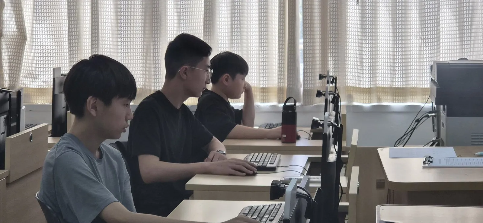 수업을 듣는 학생들