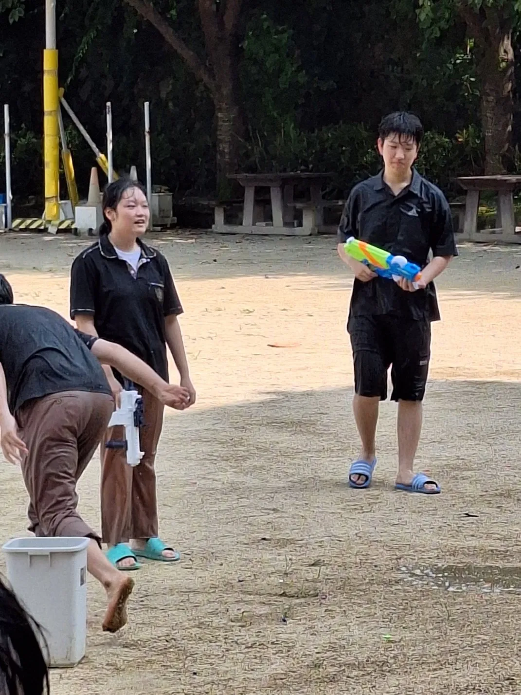 물총을 든 학생