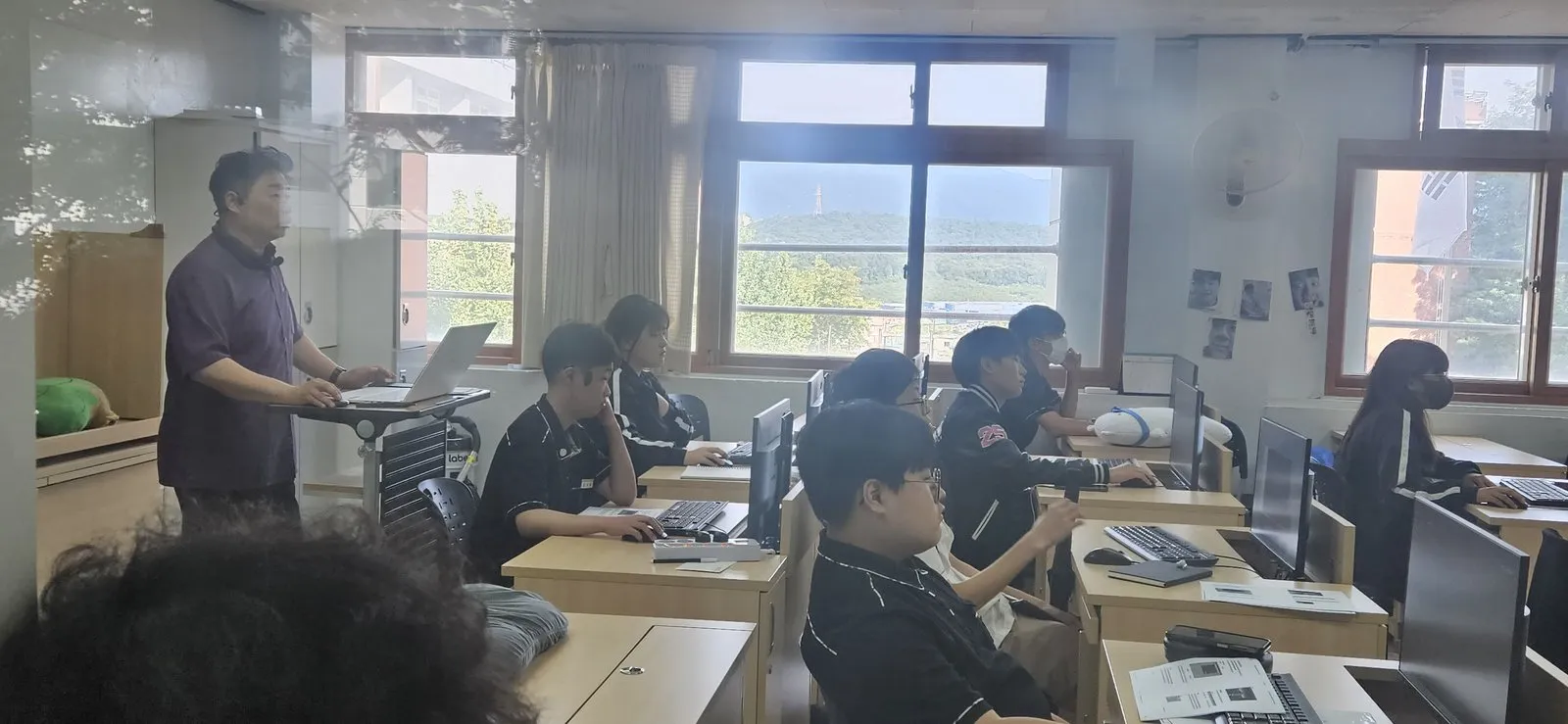 수업을 듣는 학생들