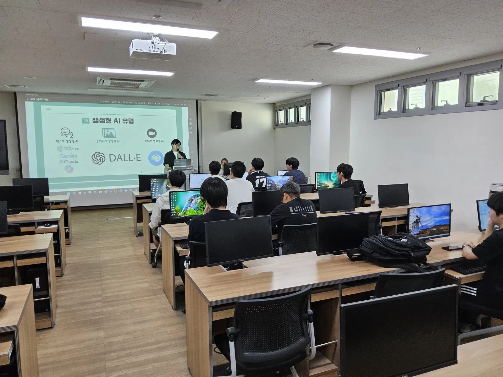 GPT 기반 챗봇 만들기 과정 수업 장면