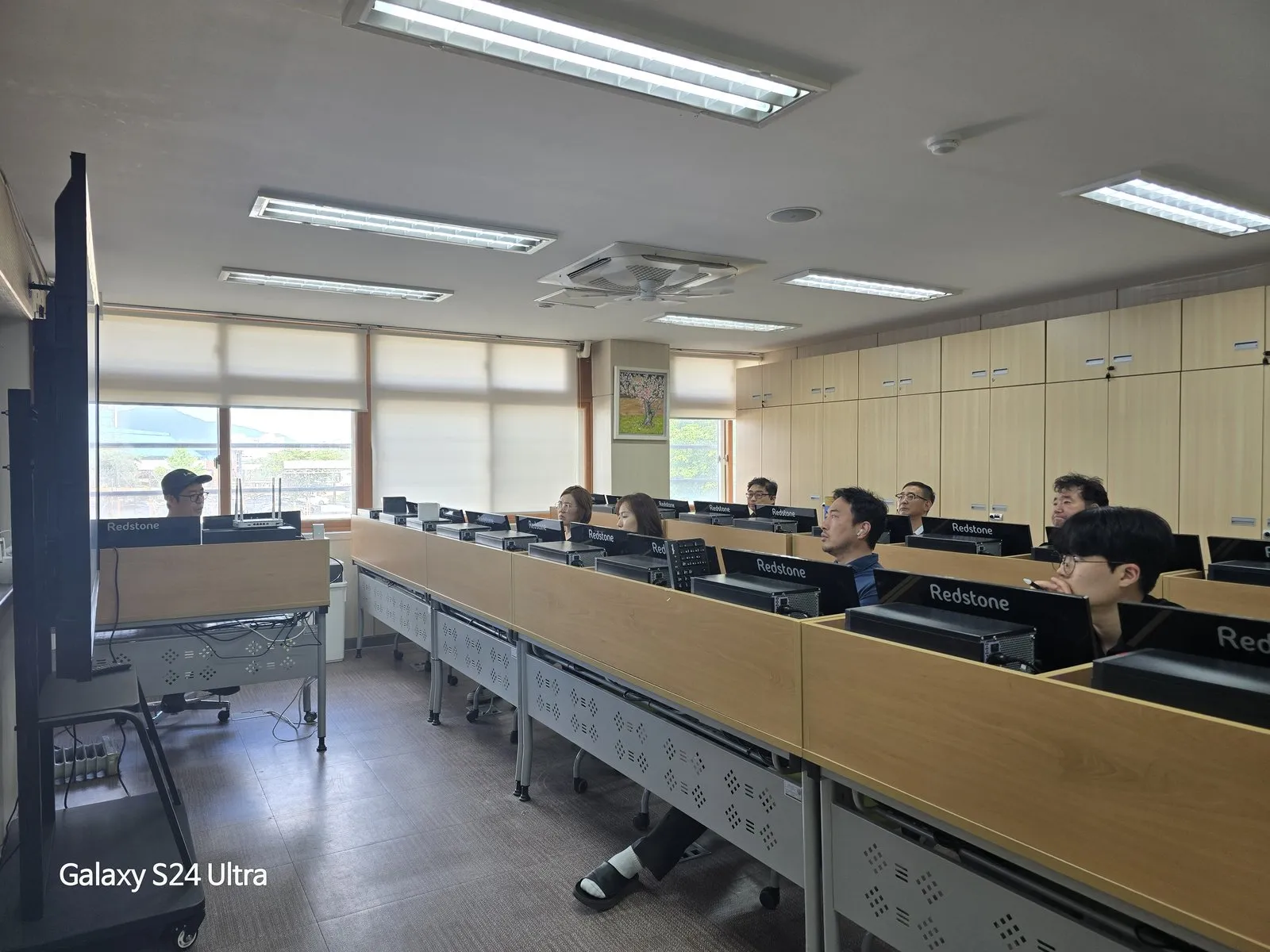 연수를 듣는 교사들