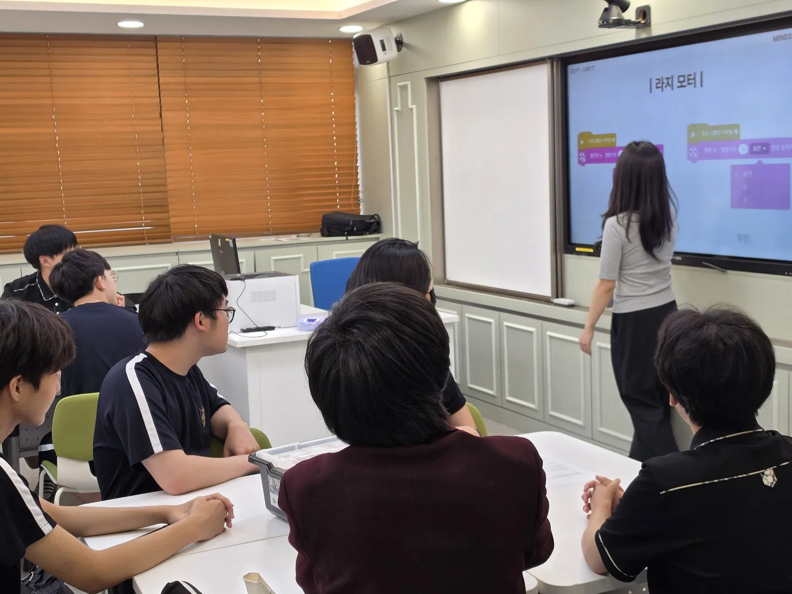 2학년 로봇AI교실 수업 장면